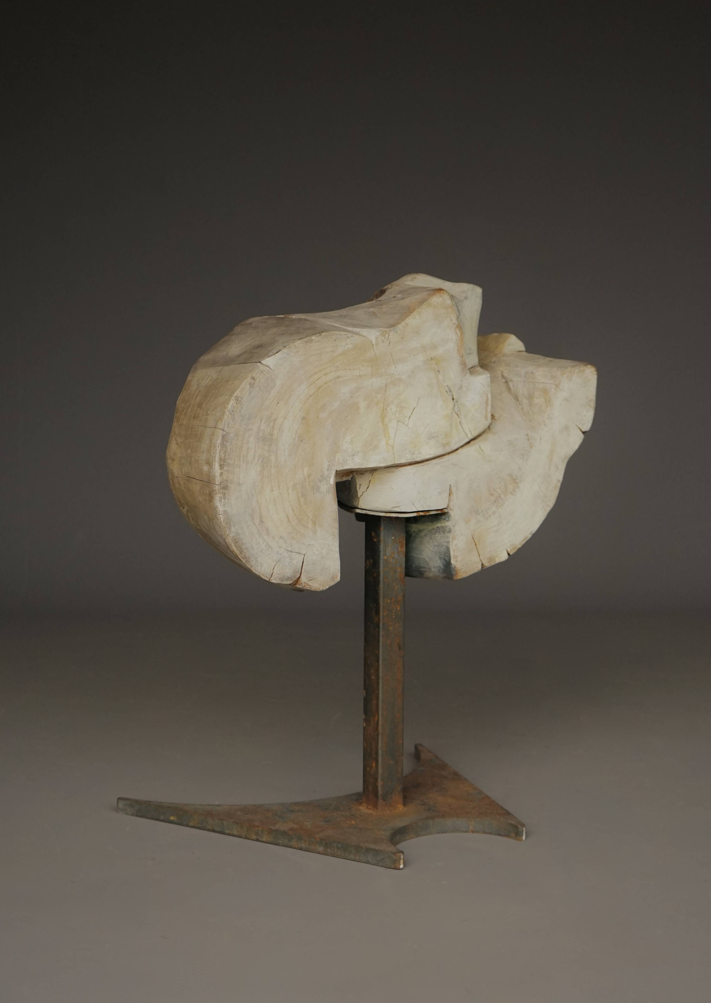 Sculpture abstraite brutaliste en bois et métal sculptés, années 1970