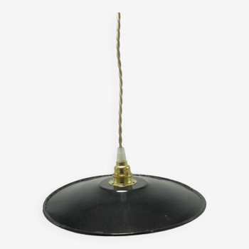 Suspension in black enameled sheet metal