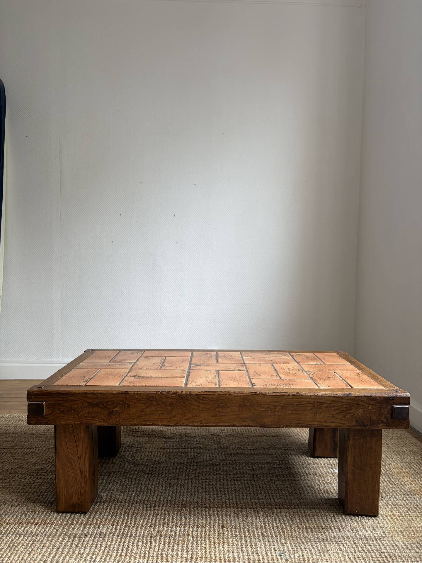Table basse brutaliste
