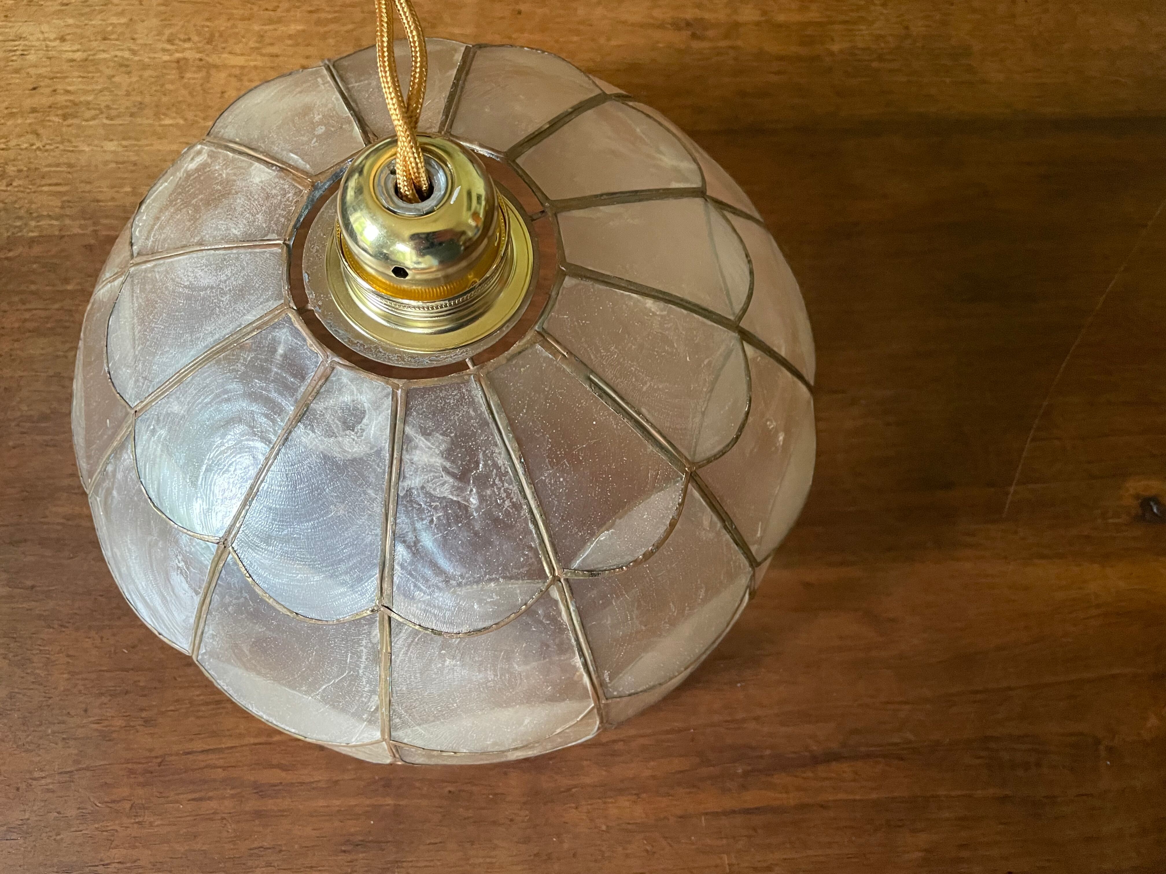 Suspension nacre et laiton
