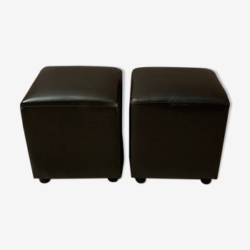 Deux poufs en skaï