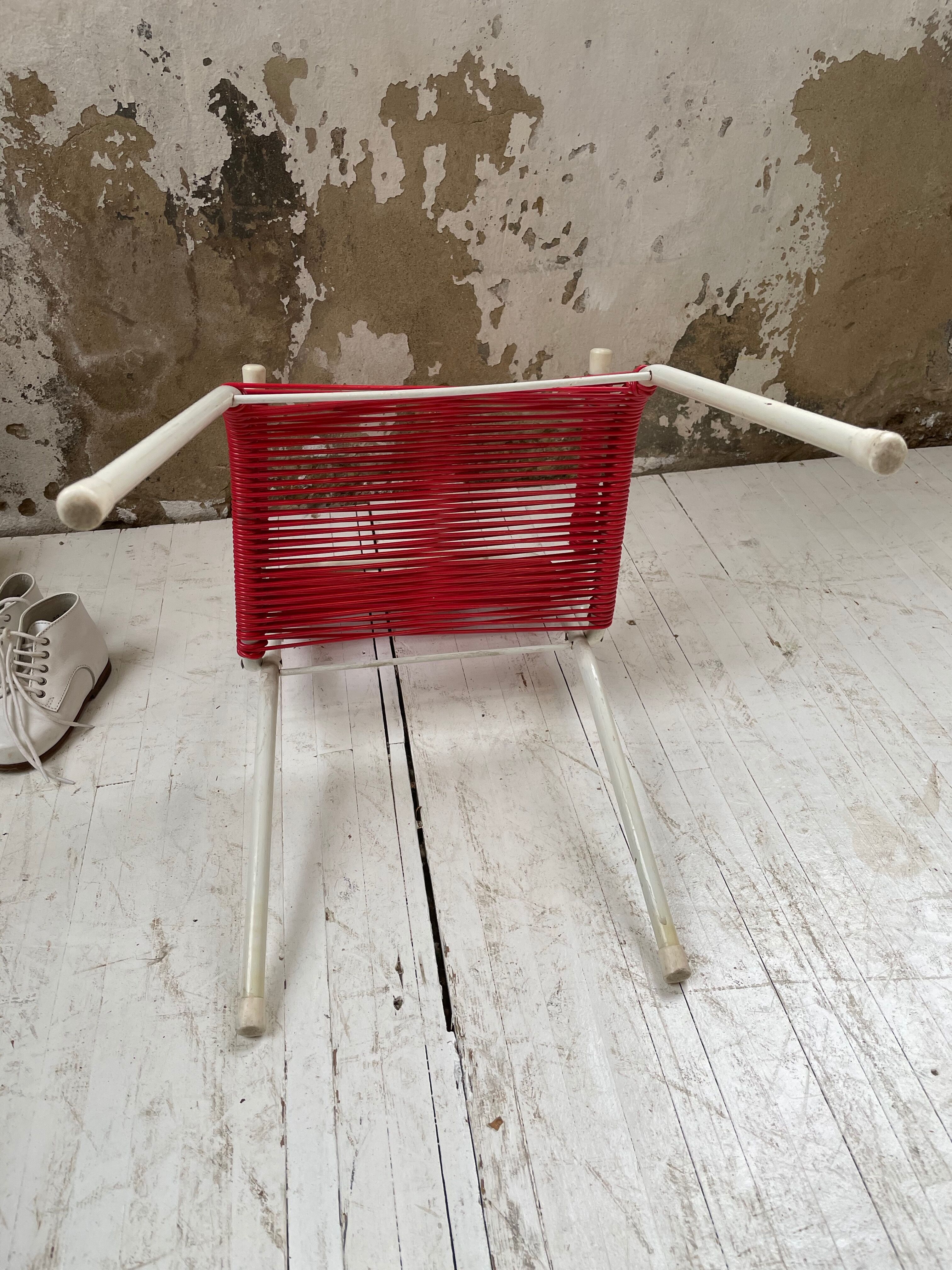 Vintage red scoubidou children's chair