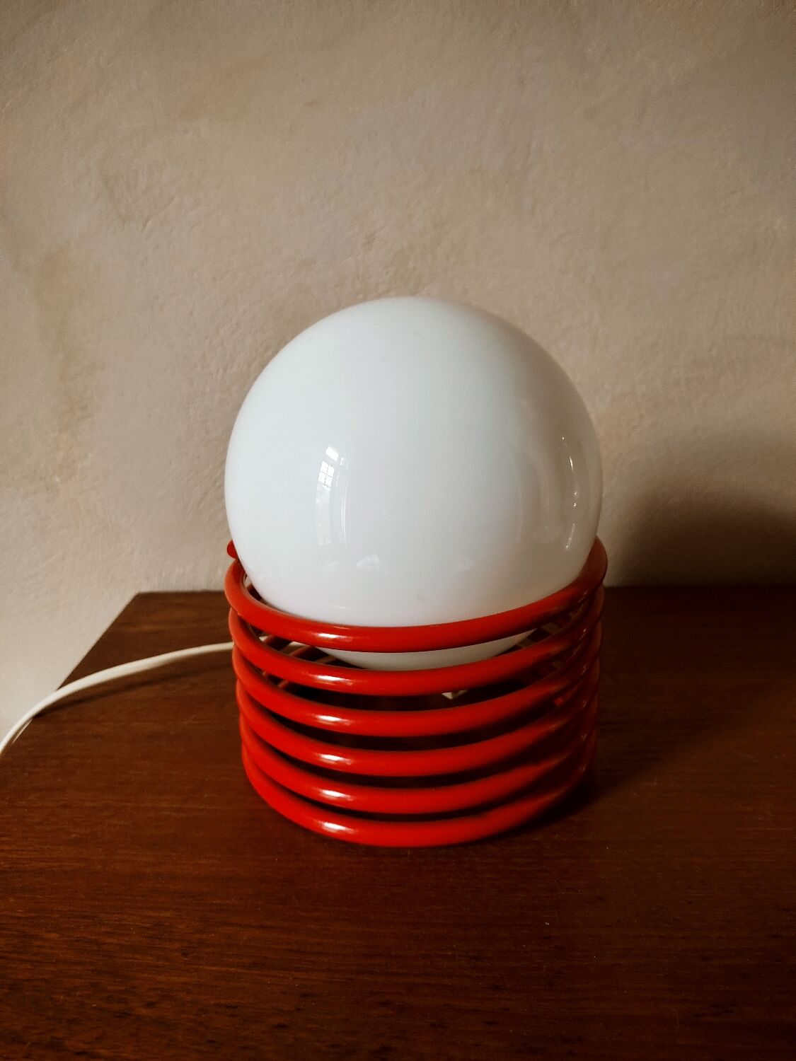 Opaline lamp on spiral