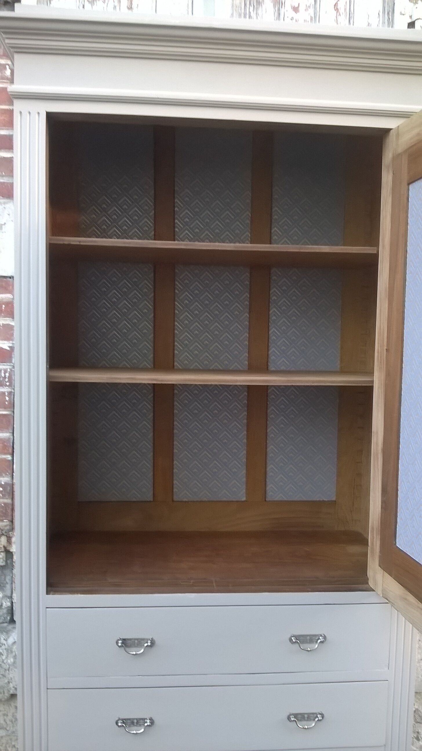 Parisian hotel wardrobe from the 1930s