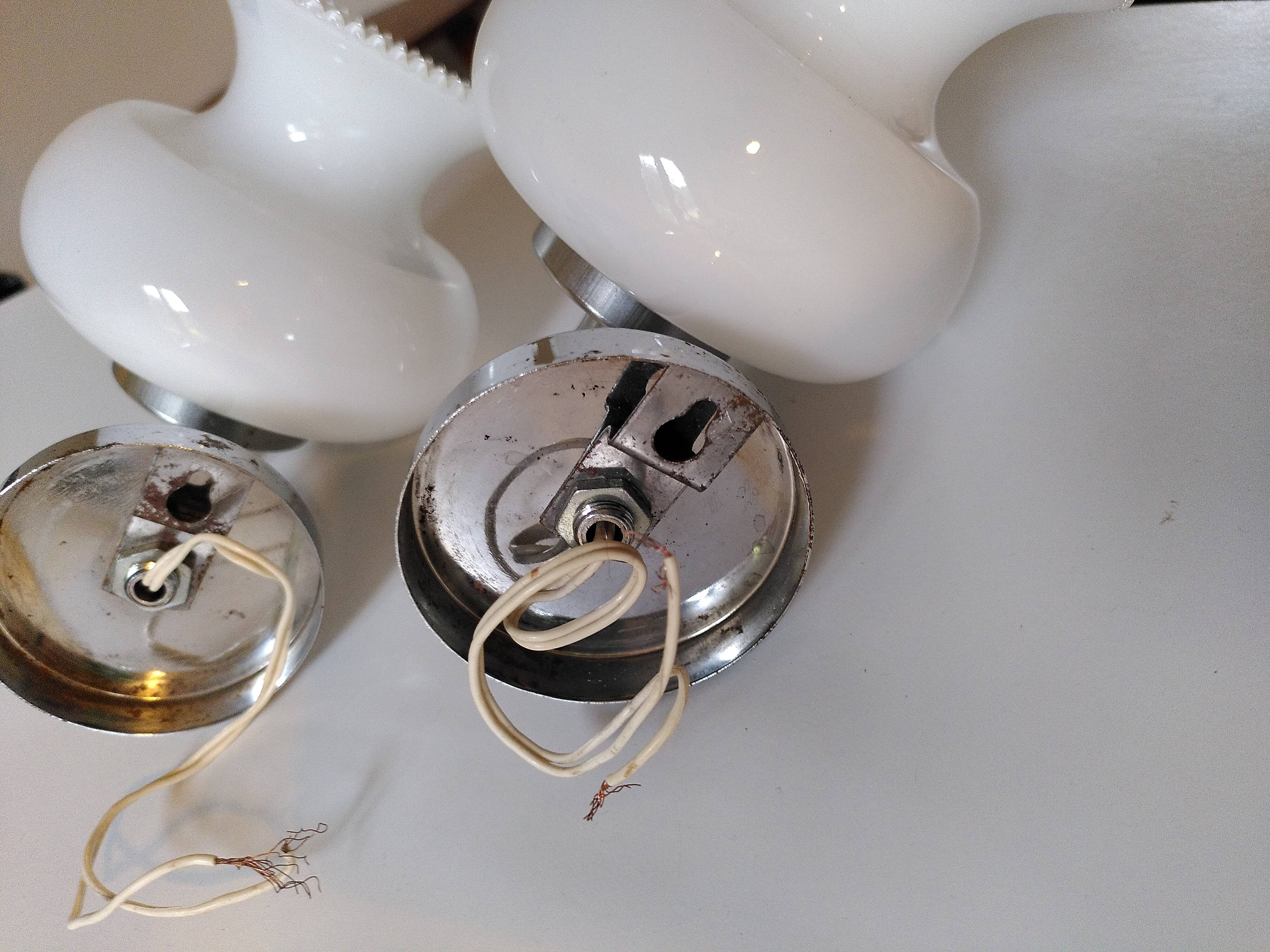 Paire d'appliques opaline