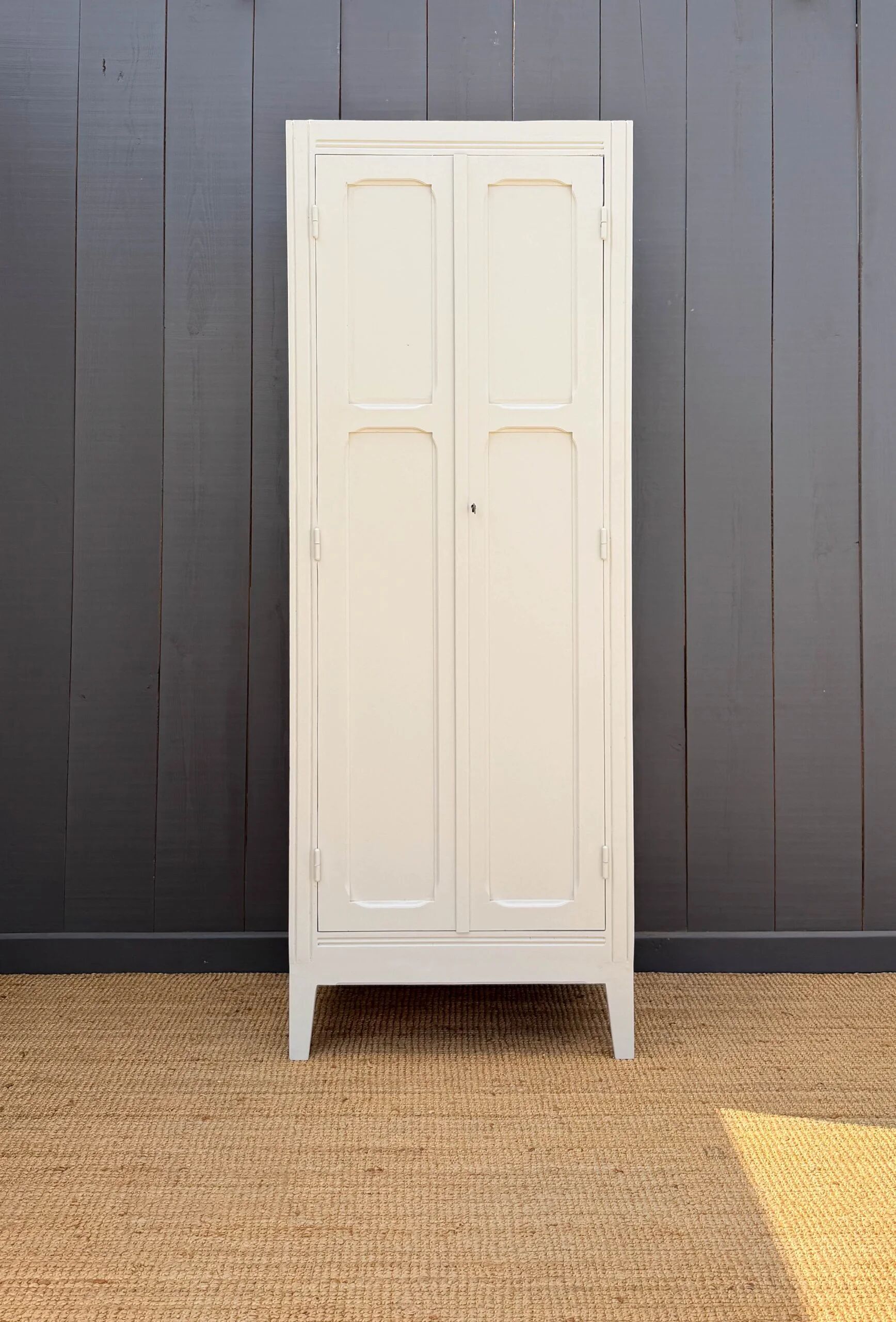 Armoire parisienne