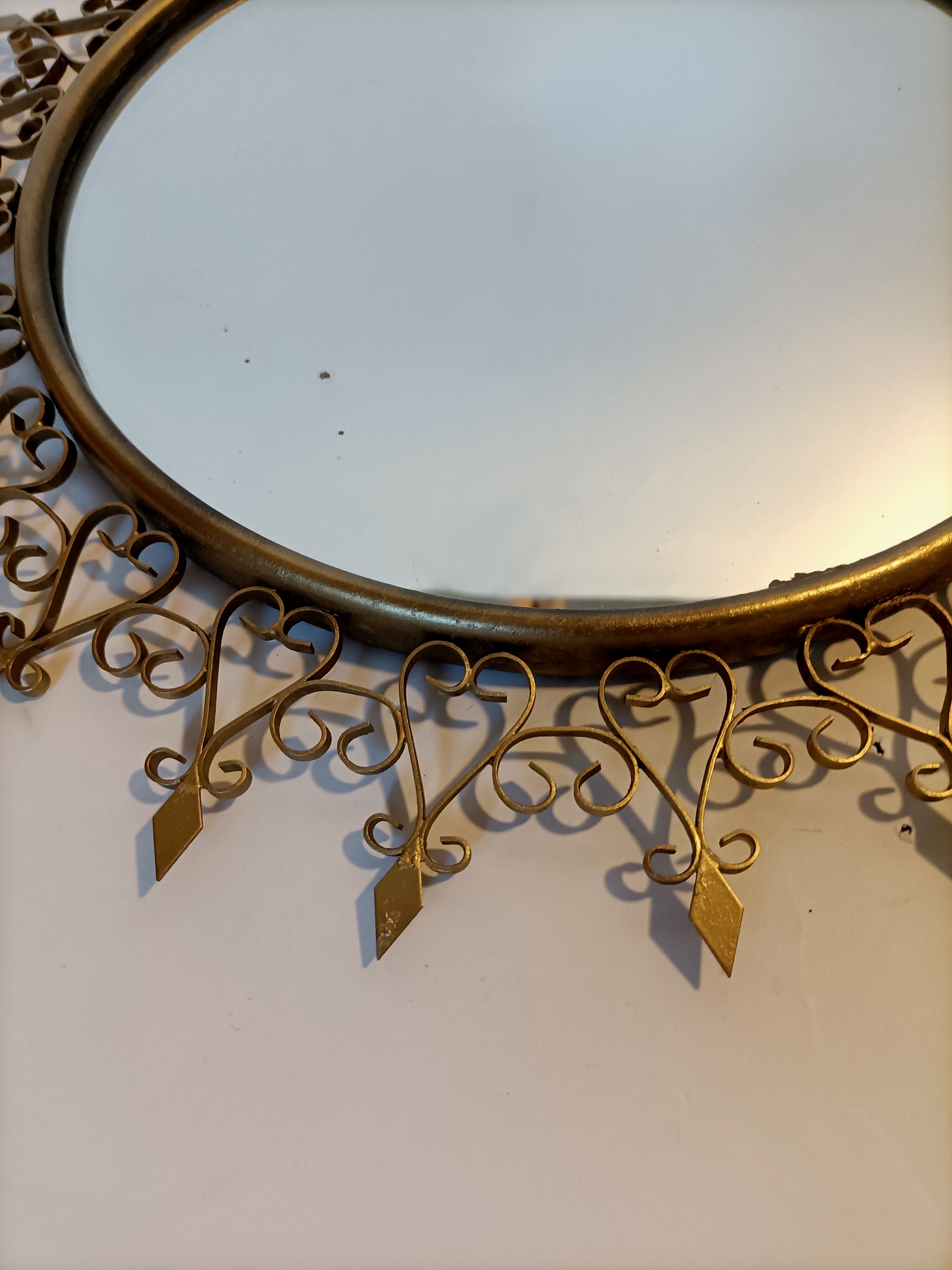 Miroir doré Chaty Vallauris signé en fer forgé Vintage, 1960.