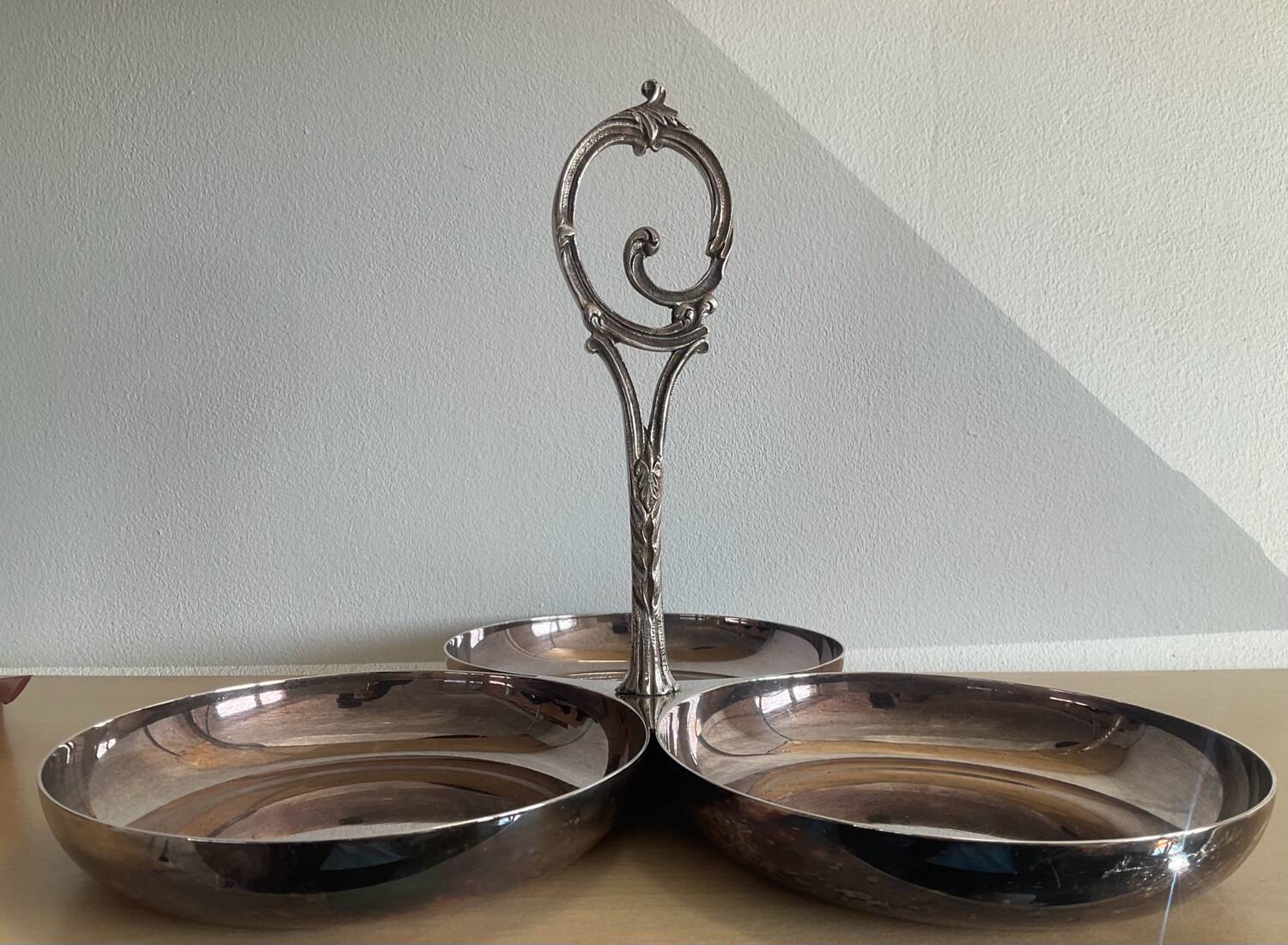 Vintage silver-plated metal bowl servant