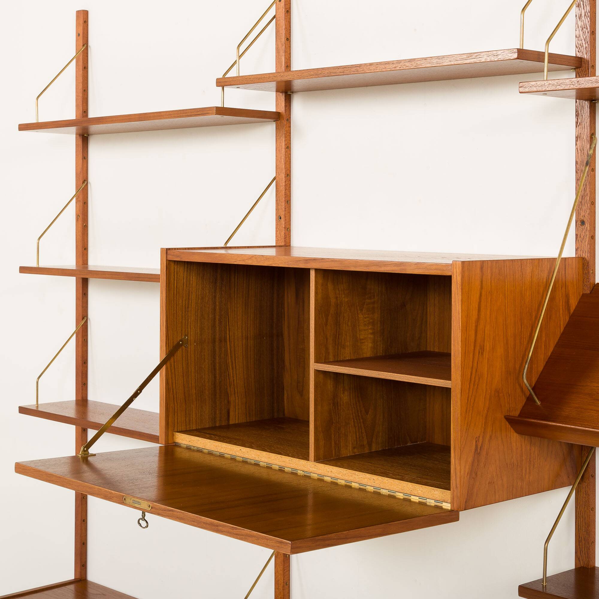PS System wall unit with vinyl records cabinet and expository shelf, Rander