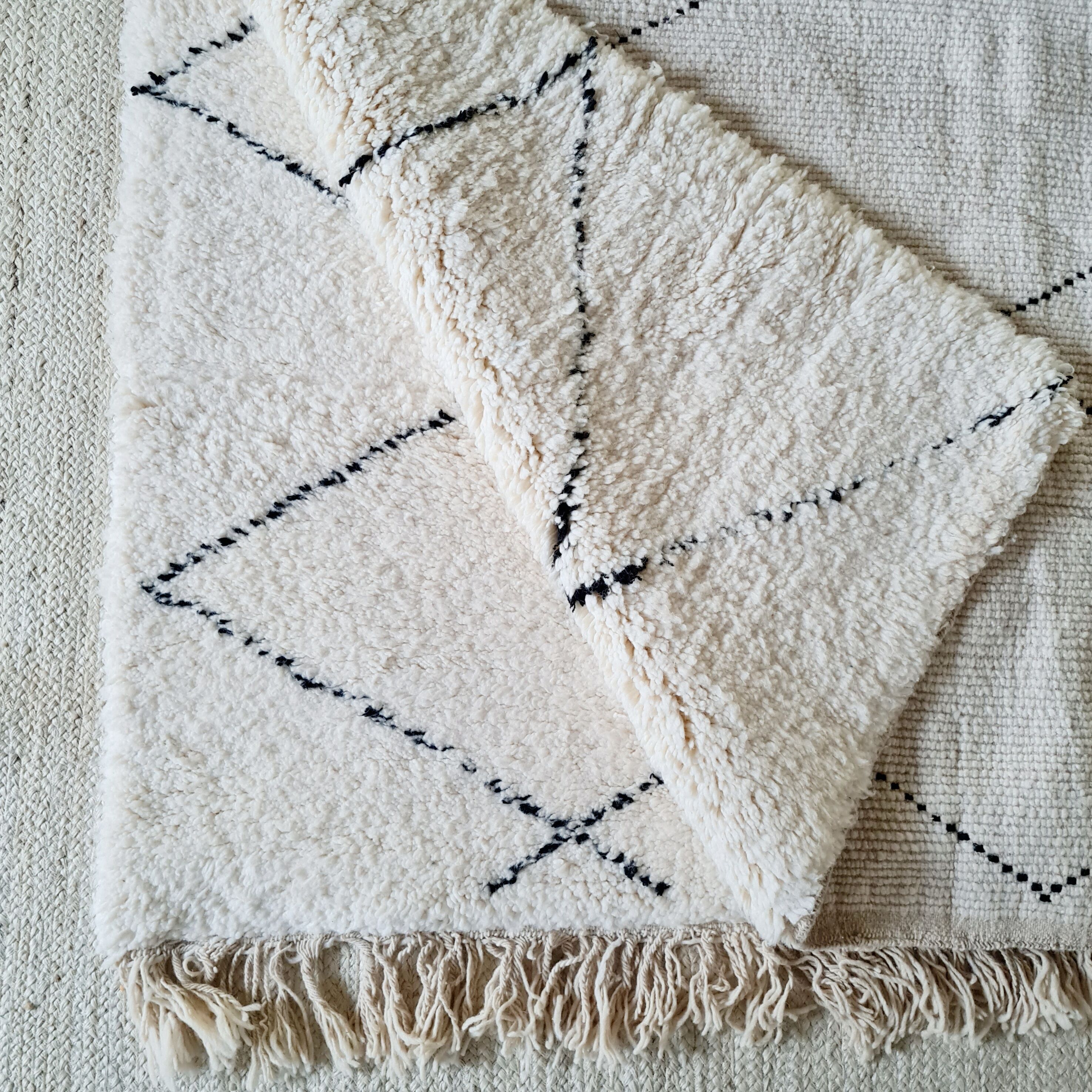 Carpet Beni Ouarain Middle atlas white wool