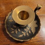 Set of 2 hand candle holders in golden brass