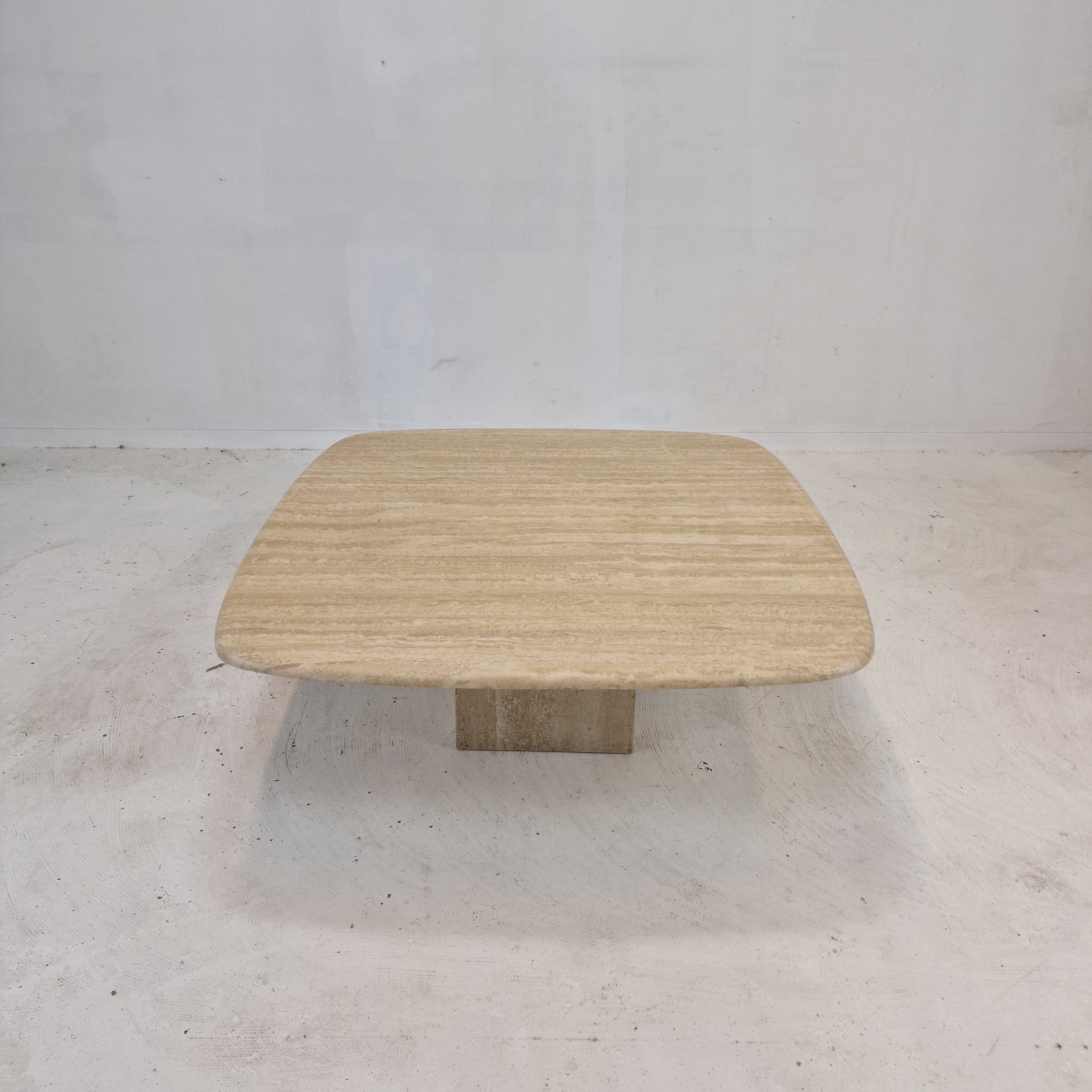 Italian coffee table in travertine 1980's