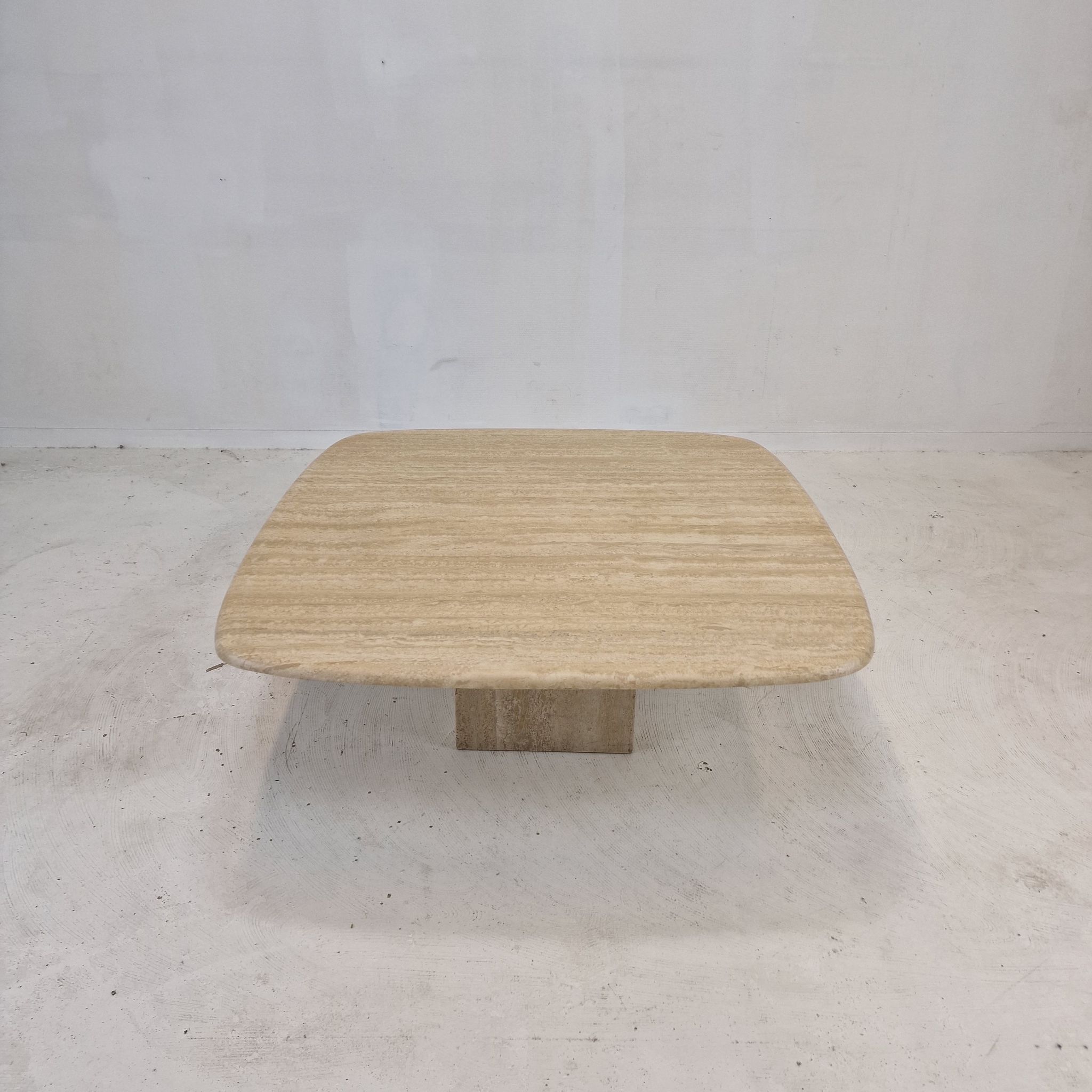 Italian coffee table in travertine 1980's