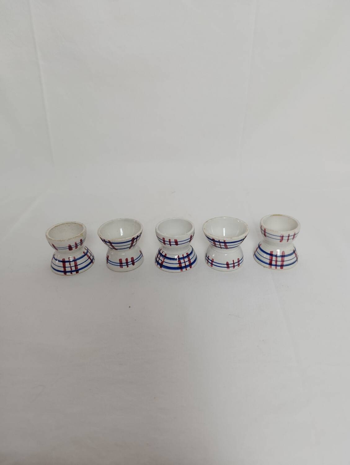 Diabolo egg cups Sarreguemines Poitou set of 5