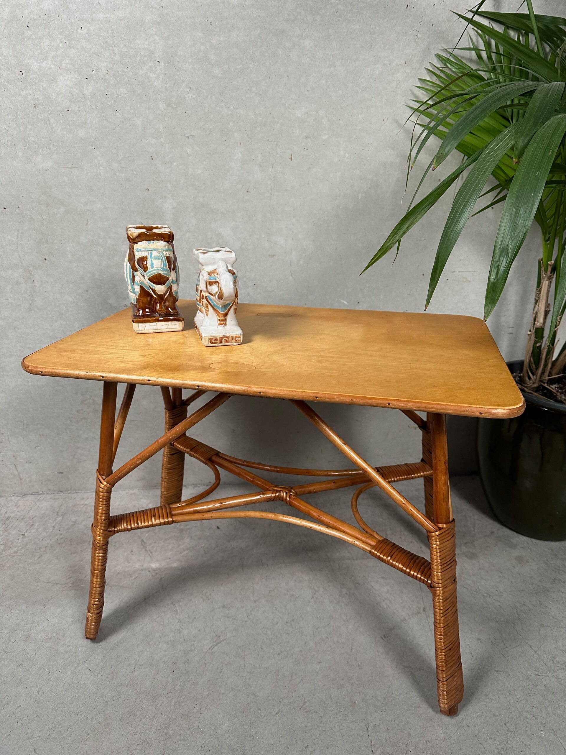Table en rotin vintage – boho