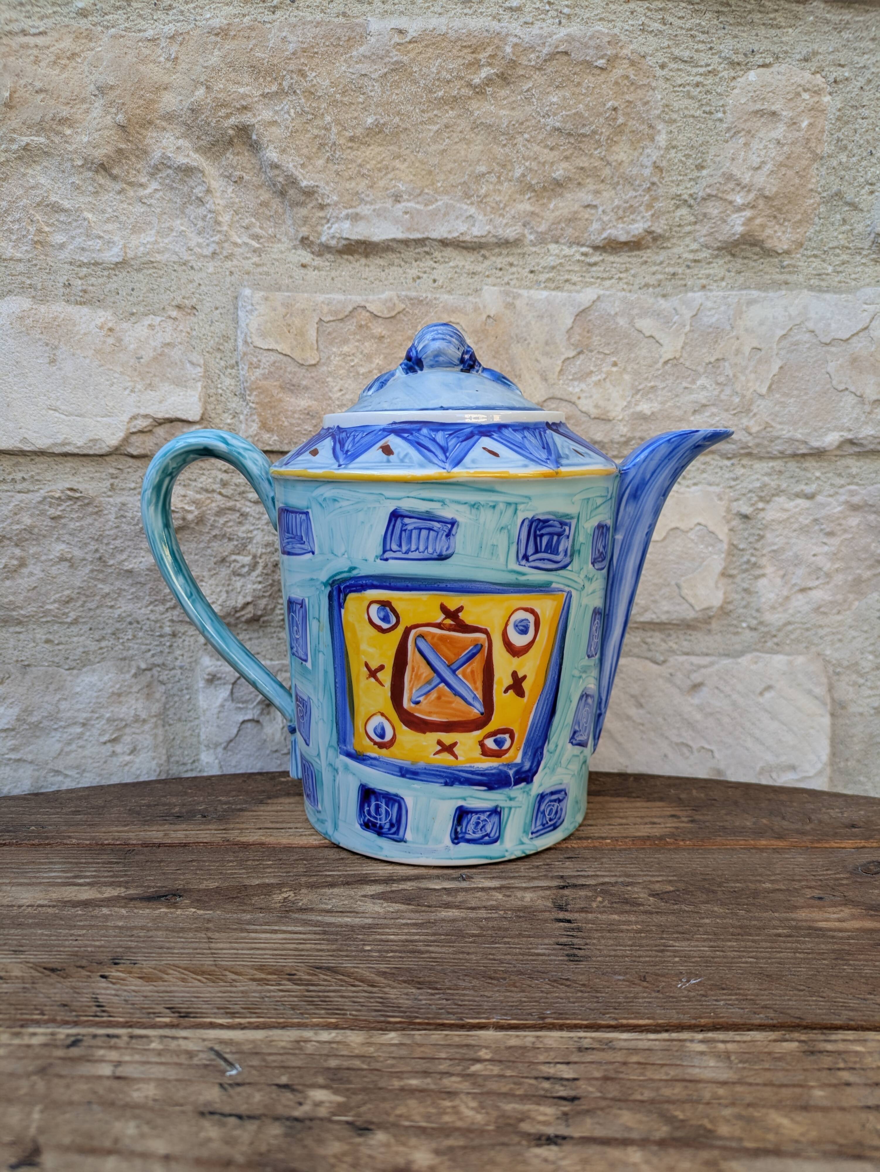 Théière en porcelaine de Limoges peinte à la main par Christine Etchevers