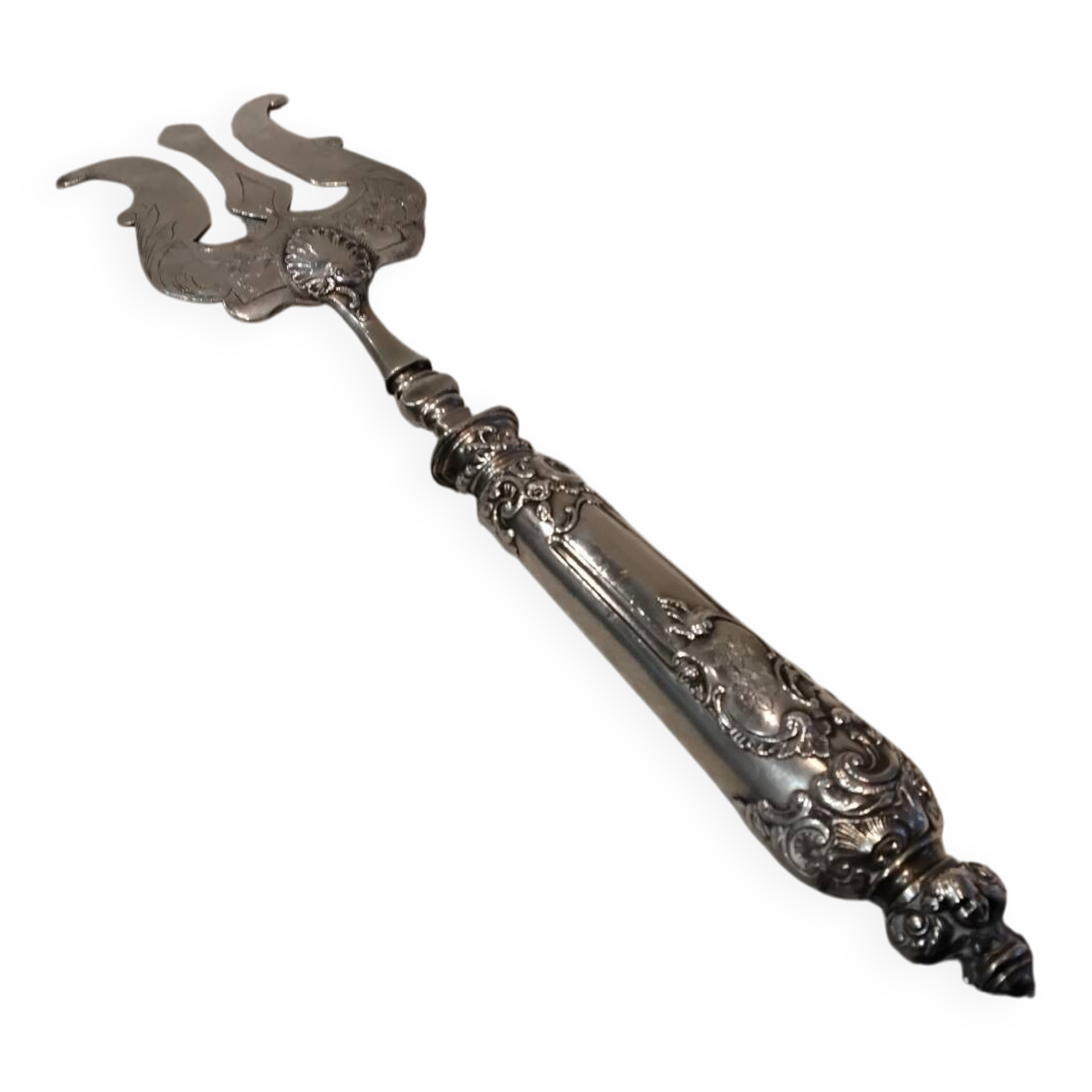 Fish serving fork with 950 silver handle, rococo cherub design
