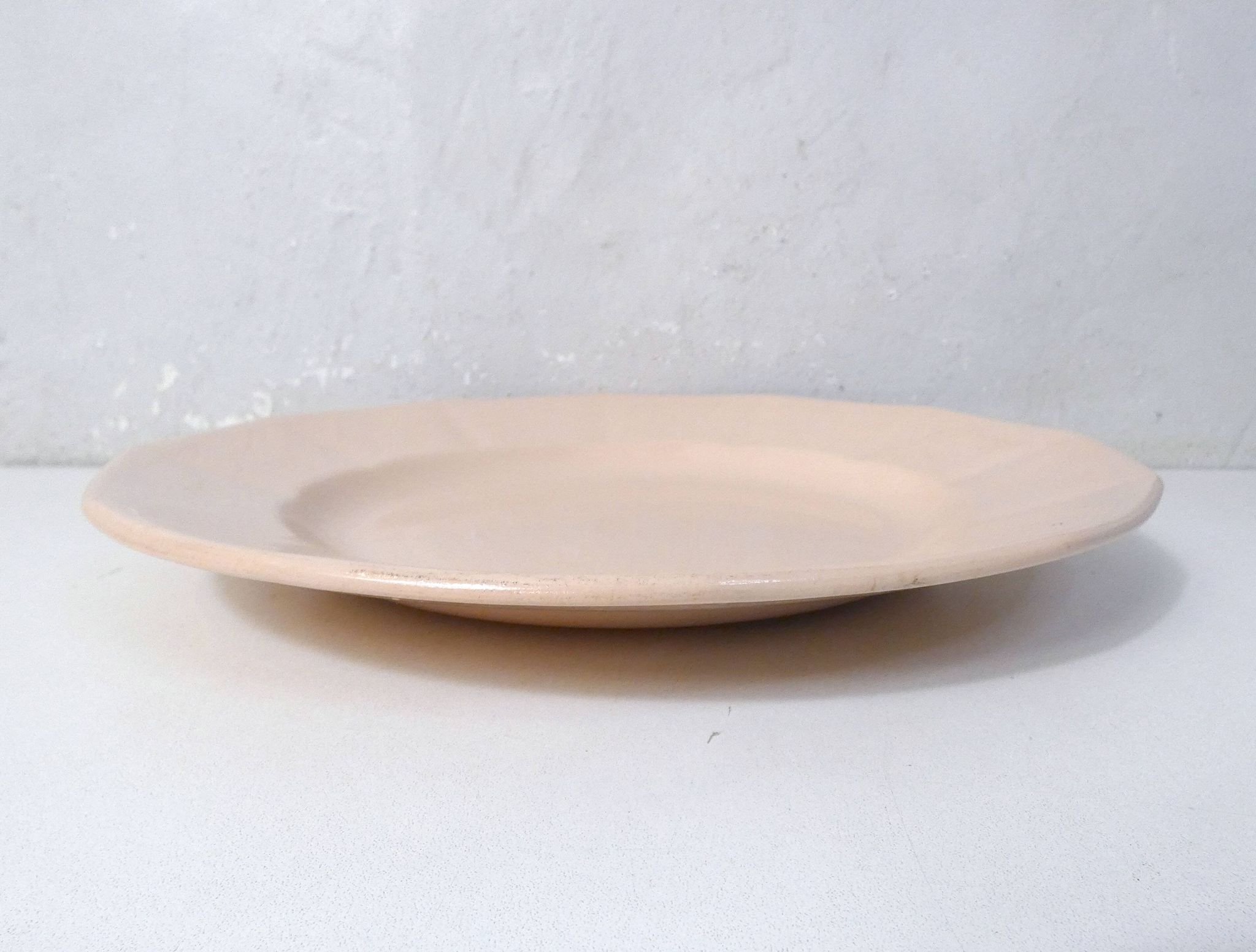 Assiette de présentation Digoin Sarreguemines rose poudré