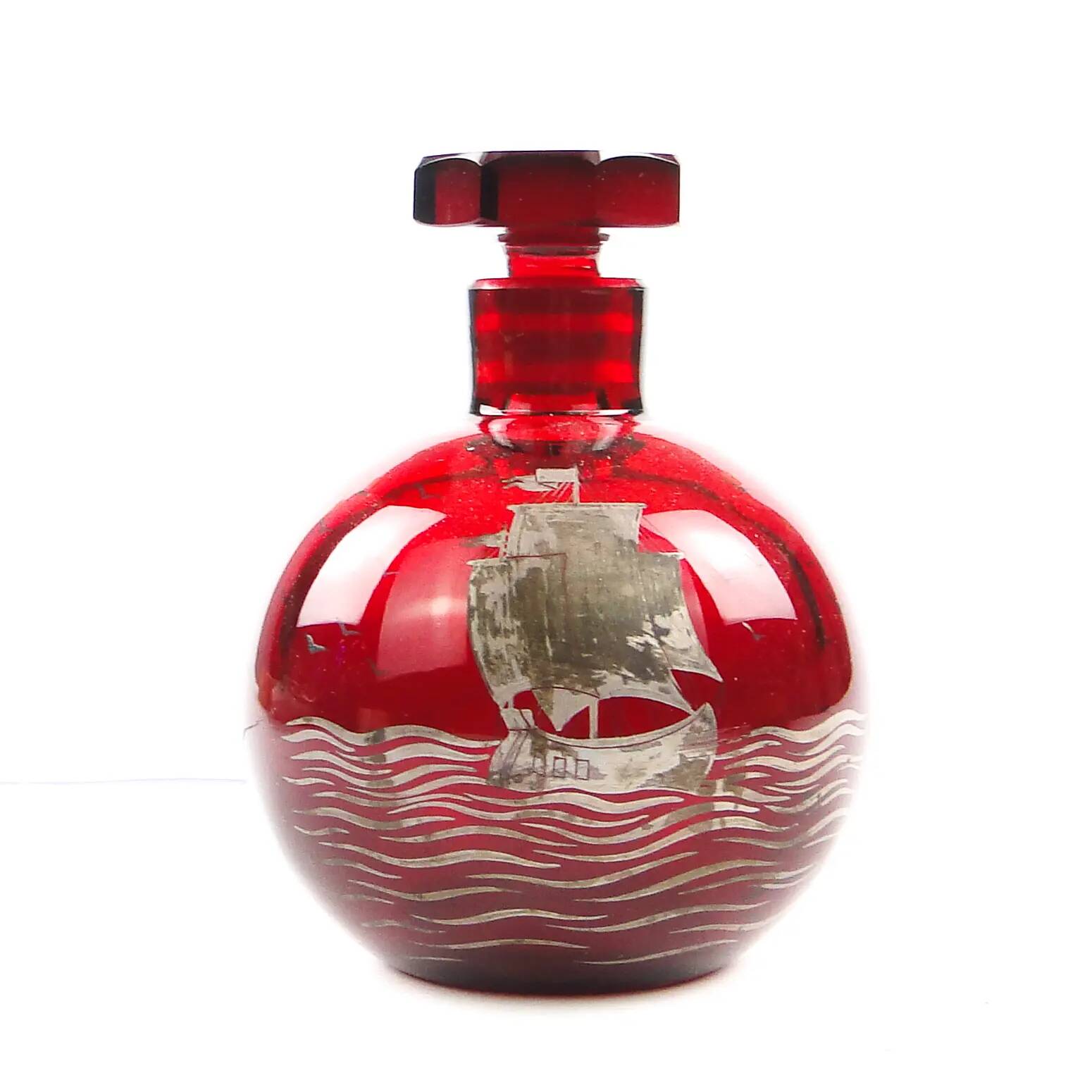 Carafe Art déco, verre rouge, Verrerie Józefina, Pologne, années 1930