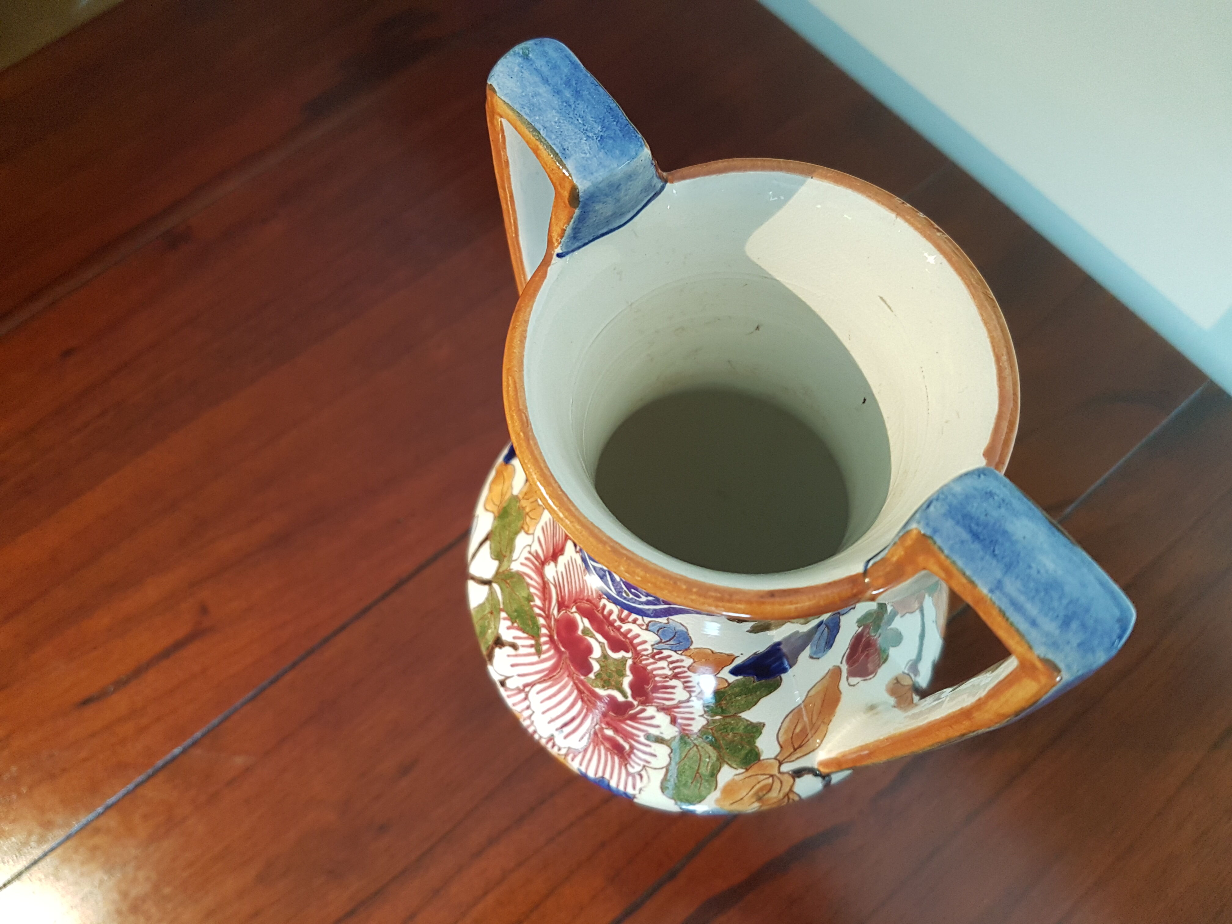 Gien's earthenware amphora vase