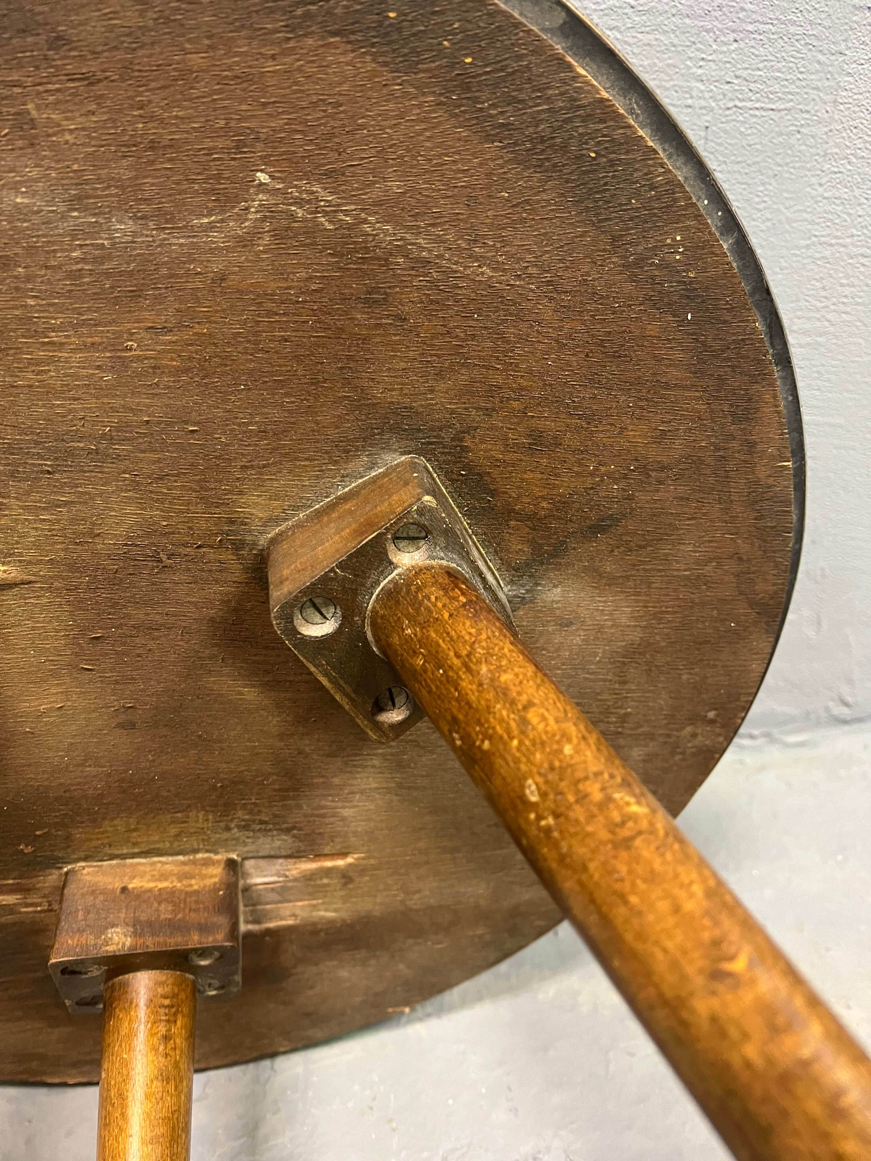 Small table feet spindles and glass top