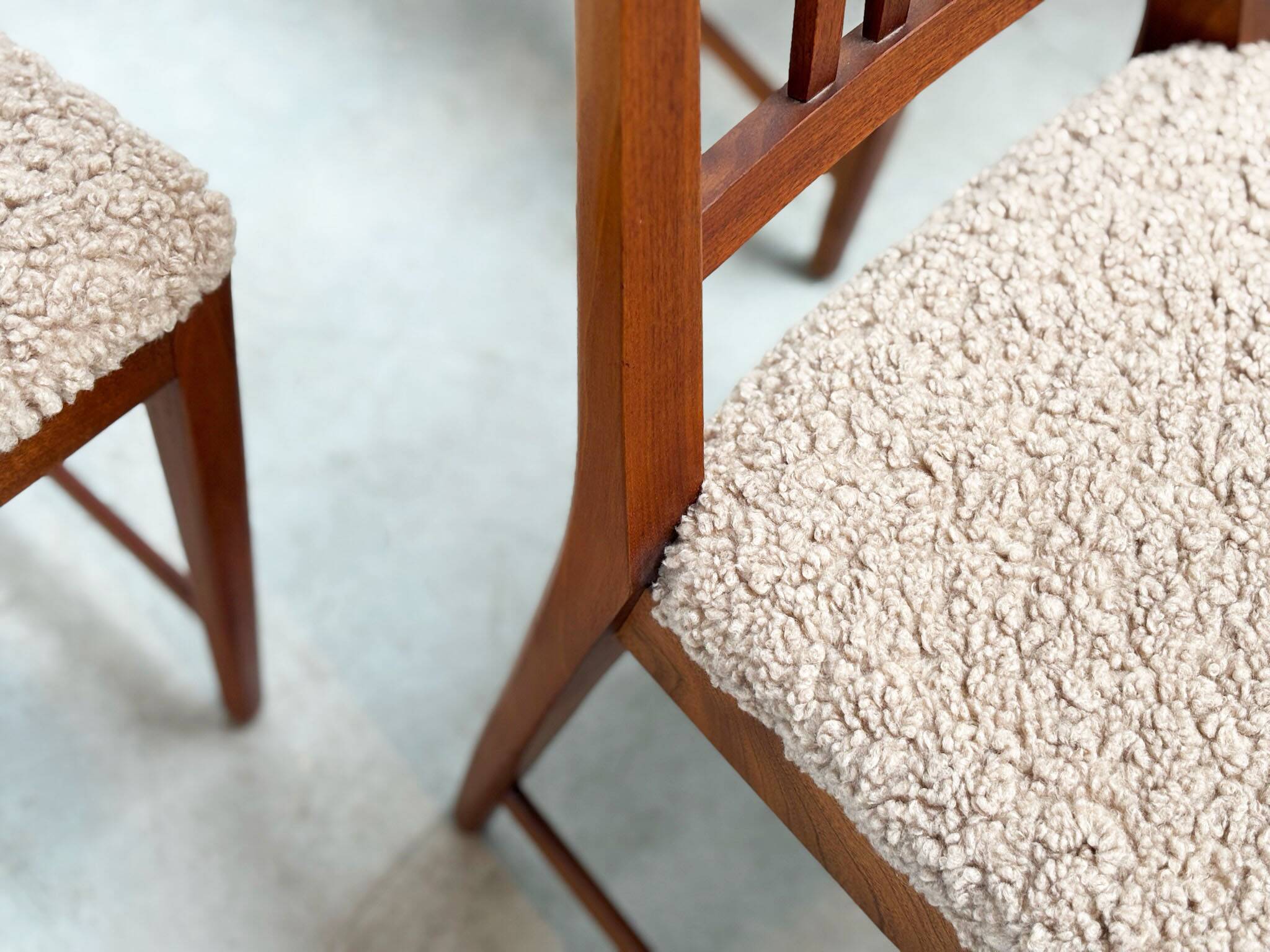 Set of six elegant Italian dining chairs