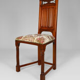 Pair of neo-Gothic chairs in Carved Walnut circa 1890