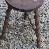 Tabouret tripode pieds ondulés