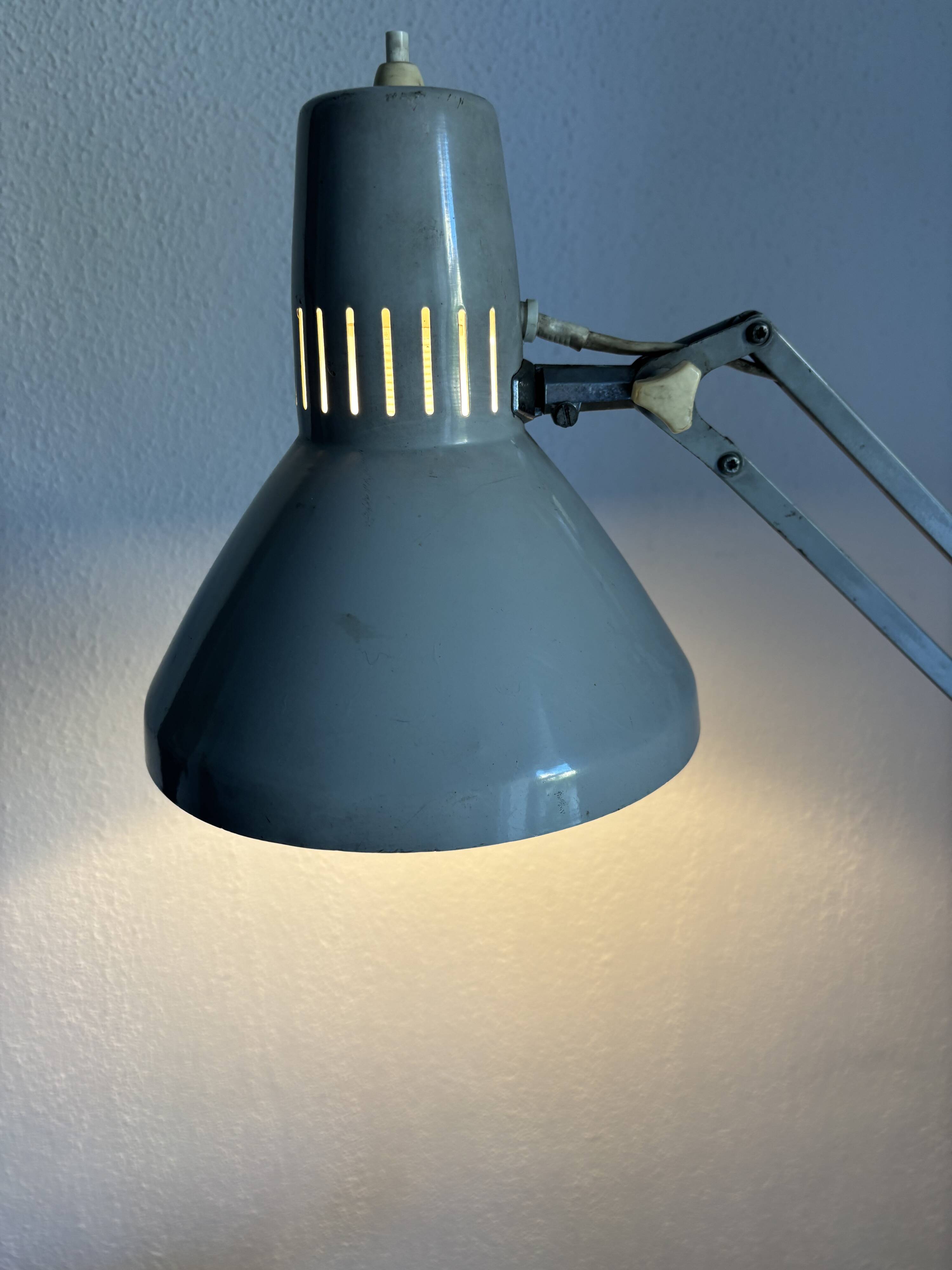 Lampe vintage 1970 d'architecte Ledu gris perle bureau - 80cm