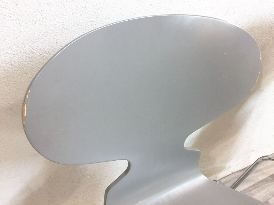 2 chaises "fourmi" Jacobsen, ed. Fritz Hansen, 2002