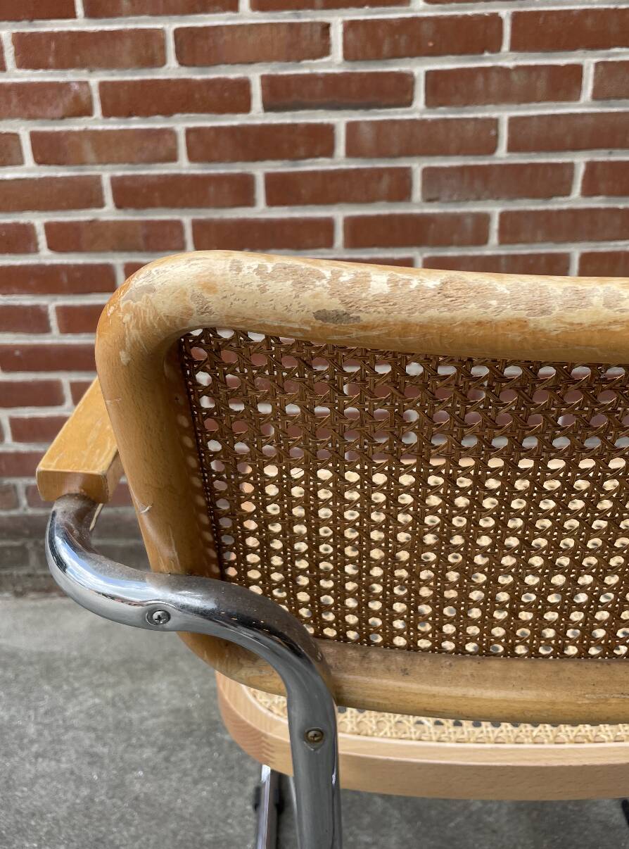 Cesca chair B64 with armrests by Marcel Breuer Design