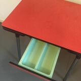 Table en formica rouge