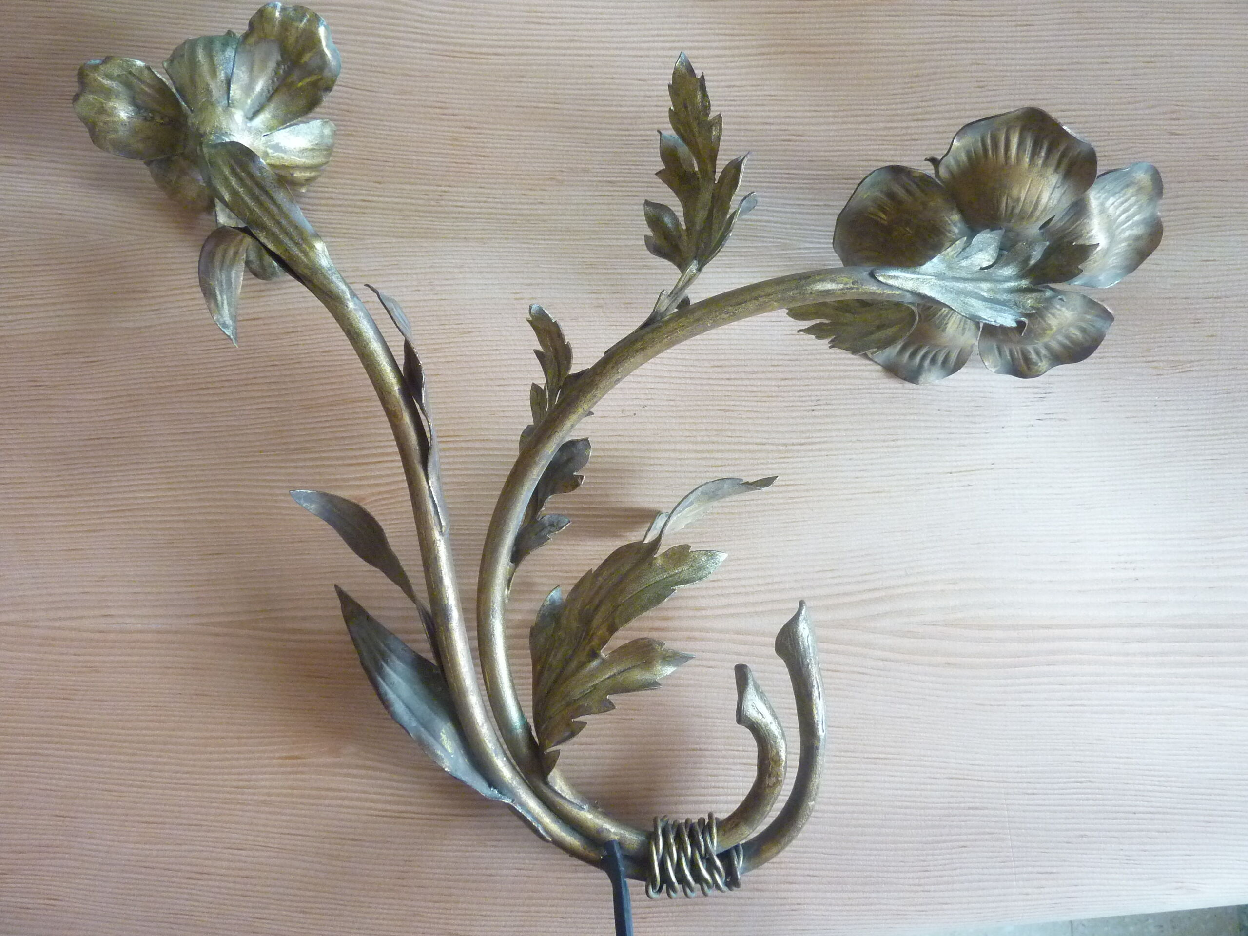 Orer brass flower sconce