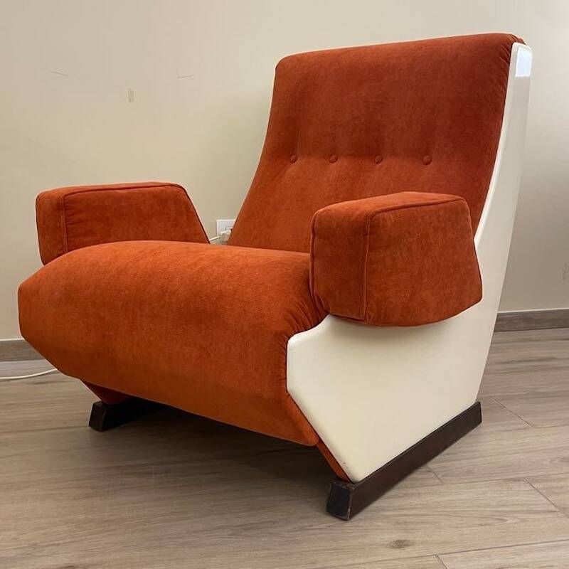 Italian lounge chair from the 1960s - 1970s.