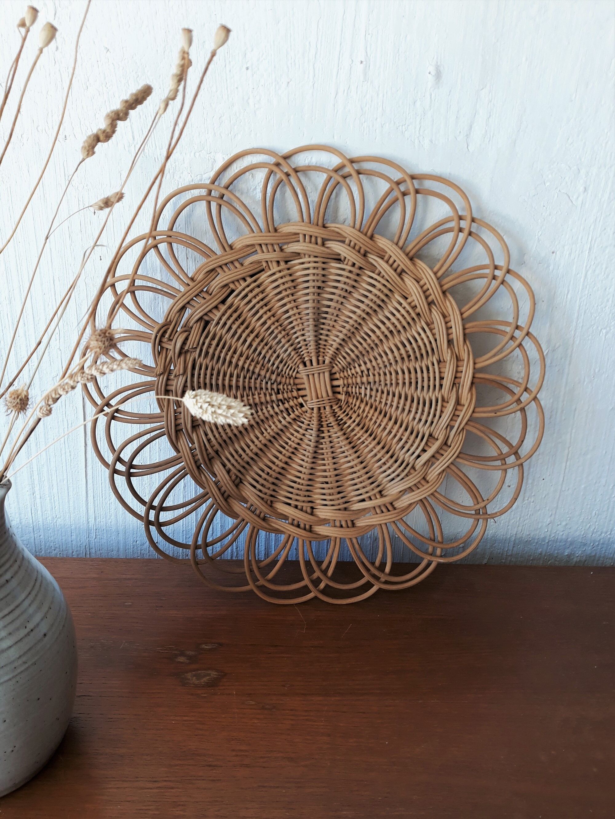 Mirror vintage wicker rattan shape flower 1960 Diameter 37cm