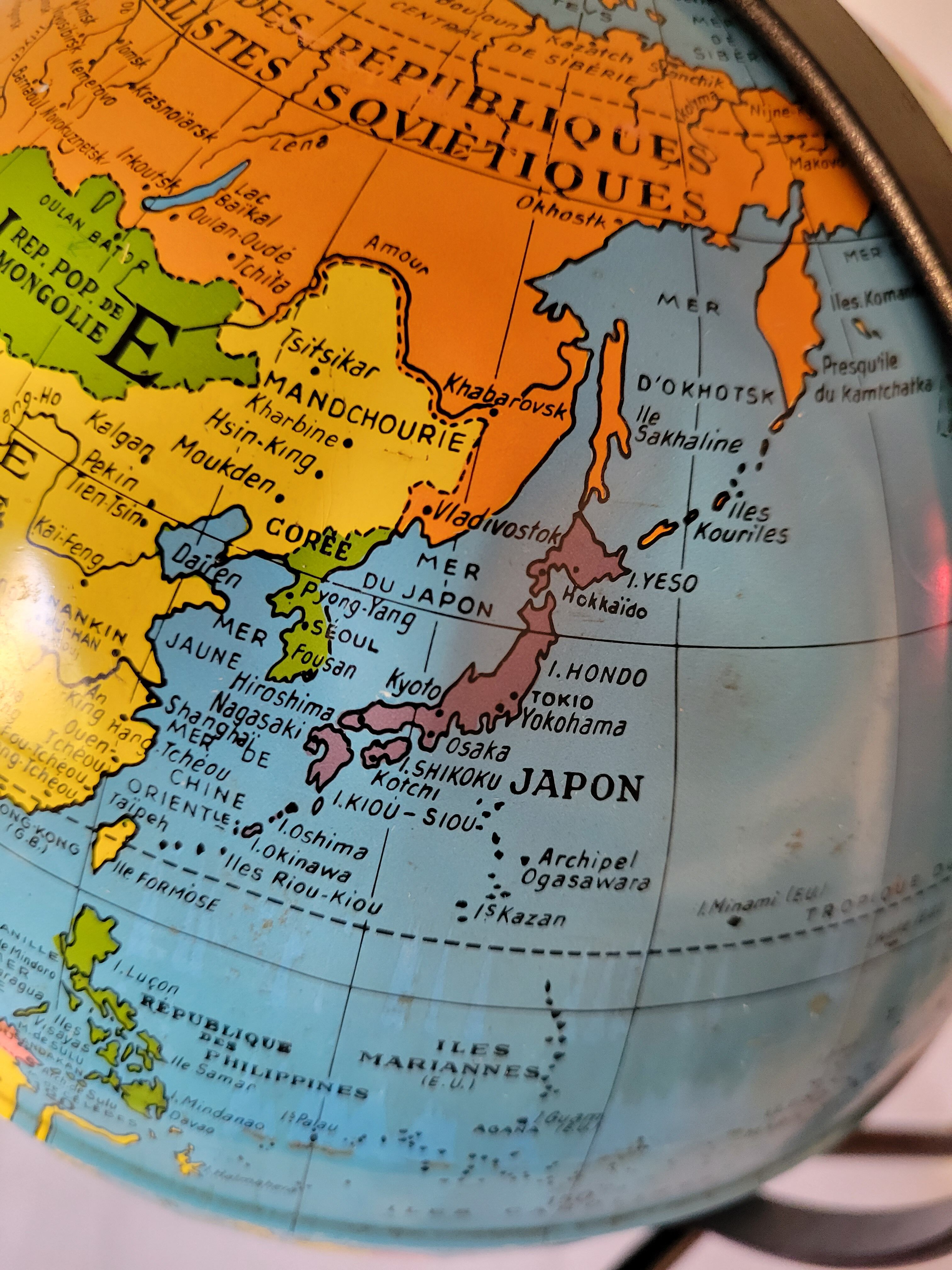 Globe metal maps Taride