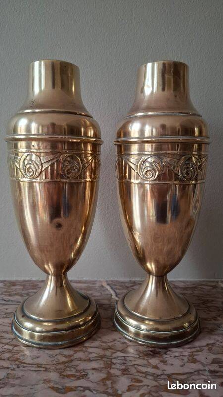 Paire de vases Art Déco en laiton, vers 1920