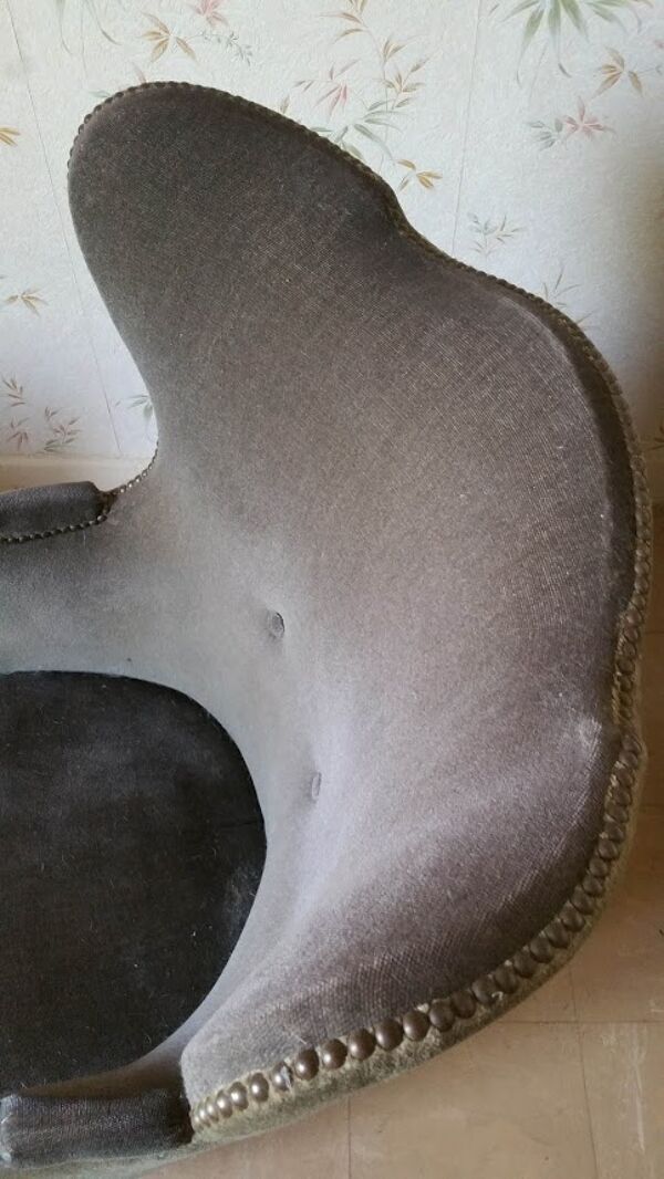 Paire de fauteuils Bergère tonneau sculpturale
