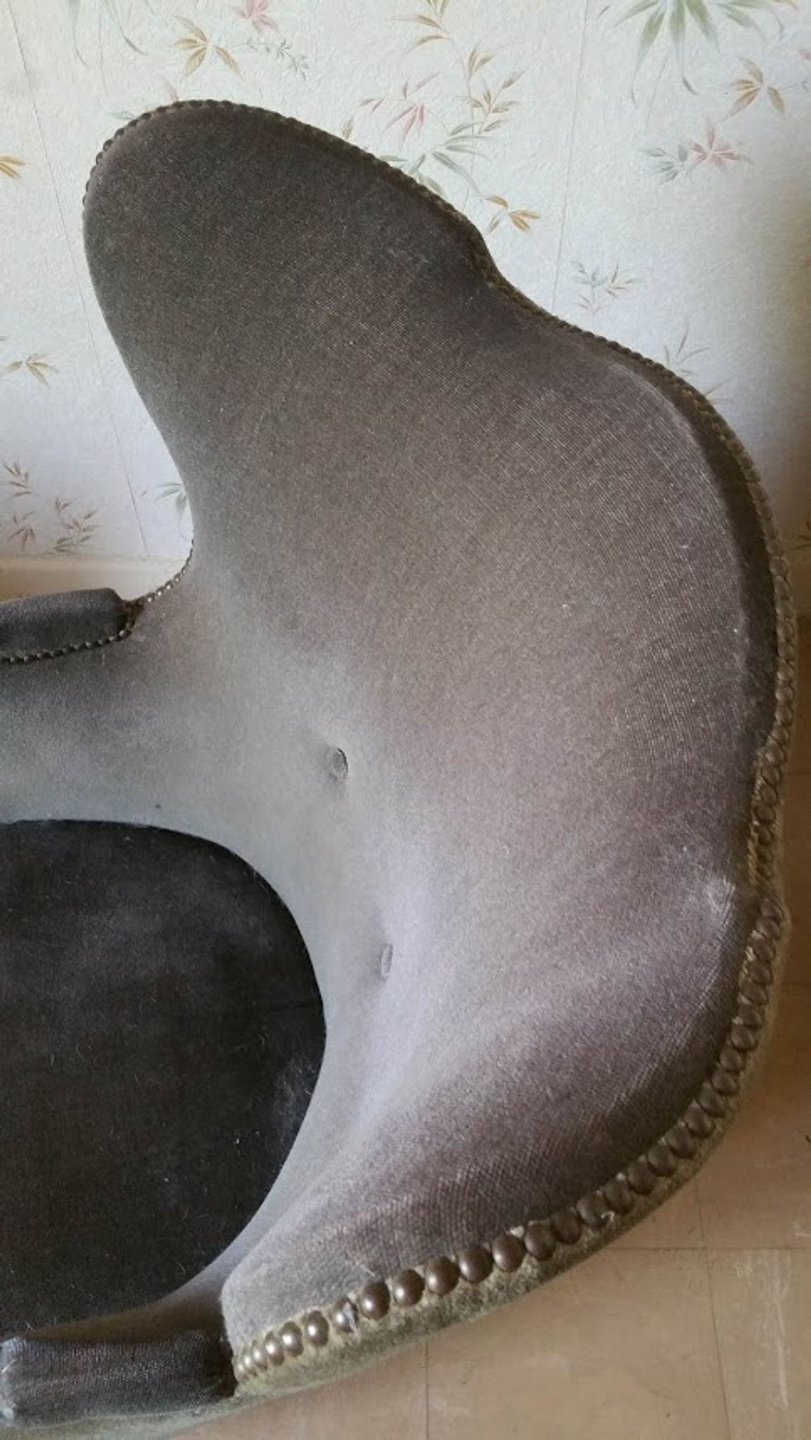 Paire de fauteuils Bergère tonneau sculpturale
