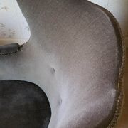 Paire de fauteuils Bergère tonneau sculpturale