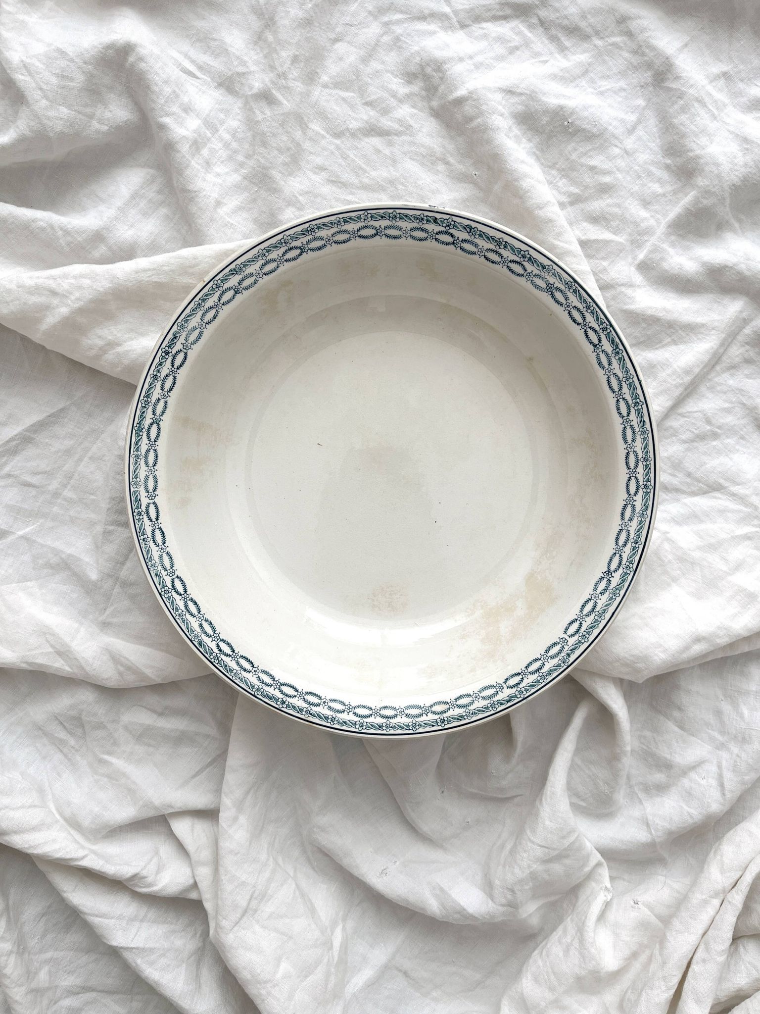 Ironstone dish, model 4014 Saint Amand