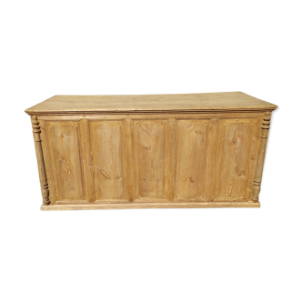 Store bank counter in fir