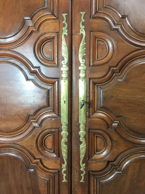 Armoire, d'époque Louis XVI, noyer, fin XVII-début XVIIIème siècle