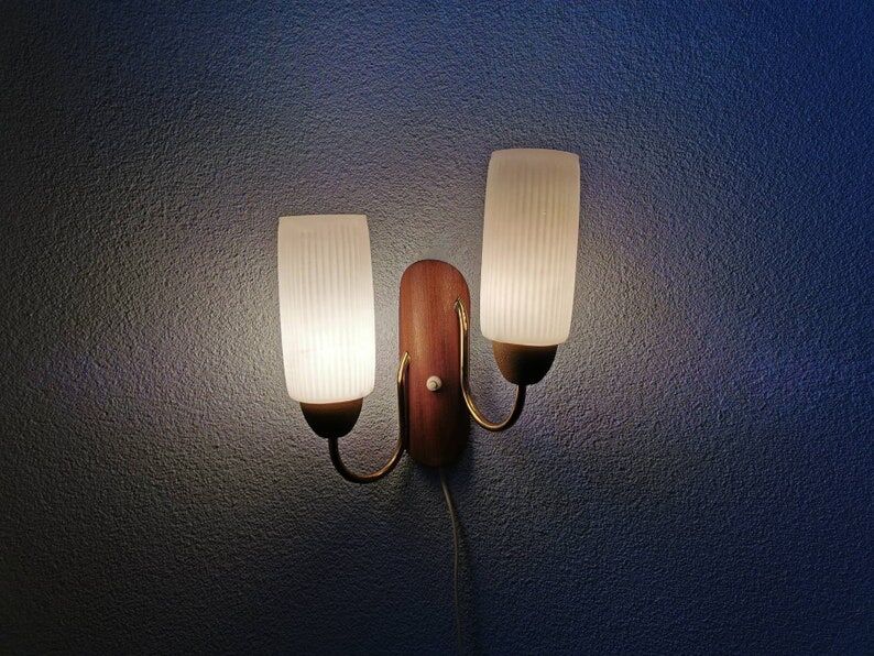 Teak wall lamp for the 70s
