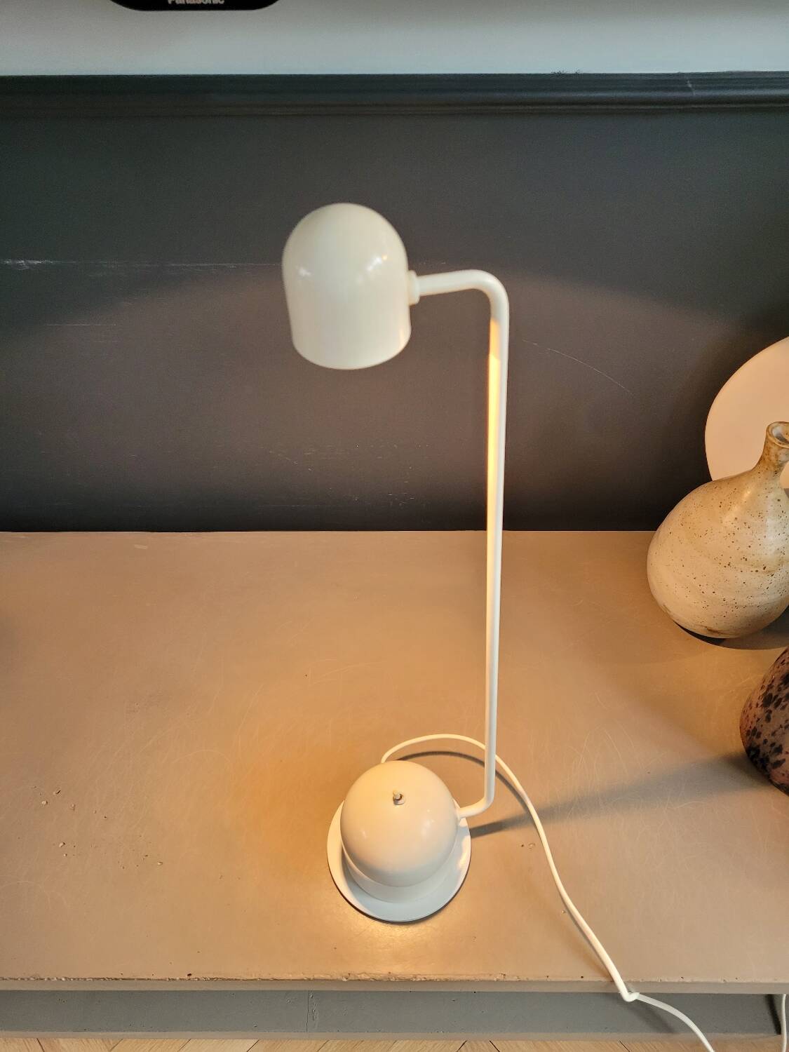 Vintage articulated desk lamp in white lacquer