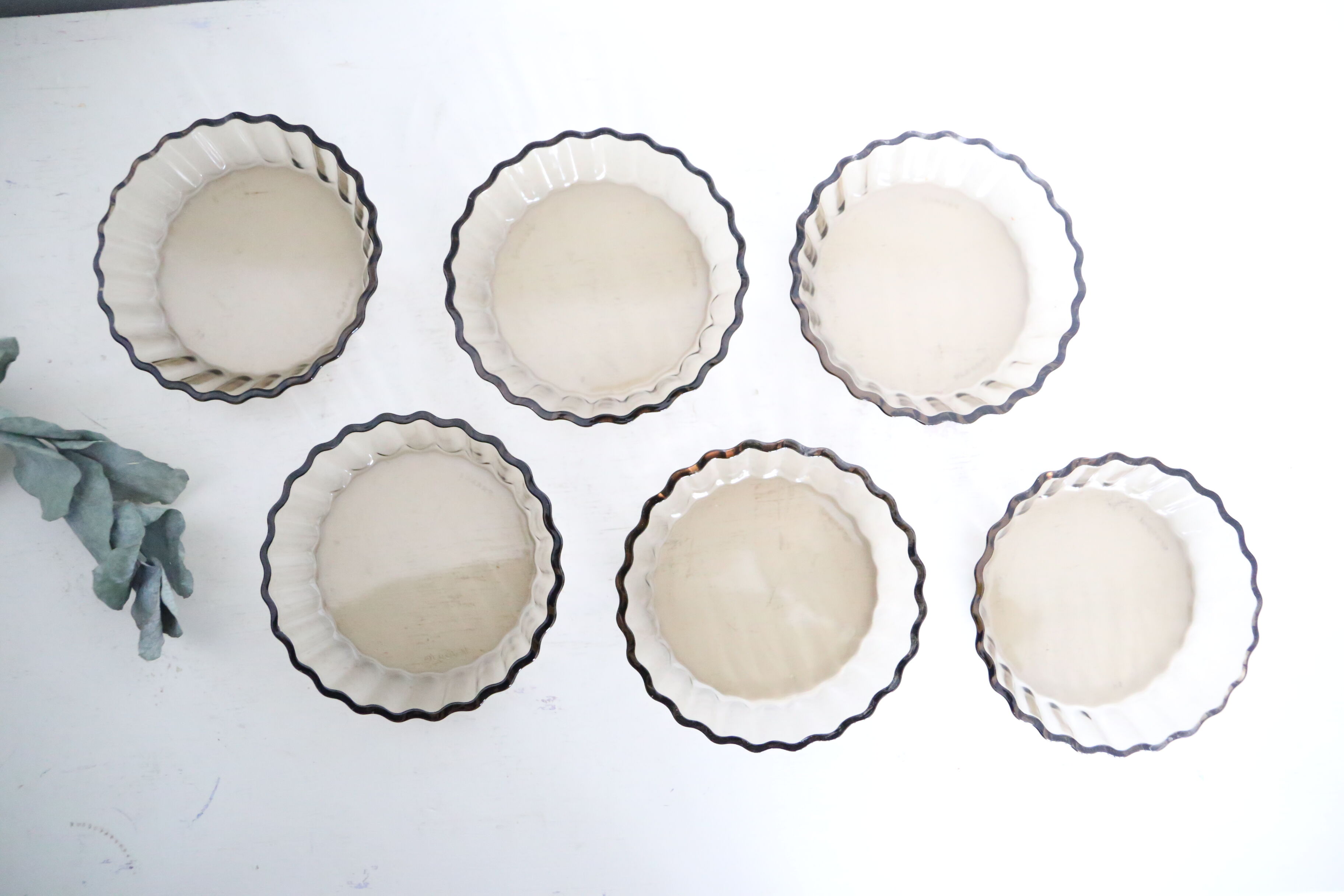 6 plats à tartelette, Arcopal, verre fumé, Vintage