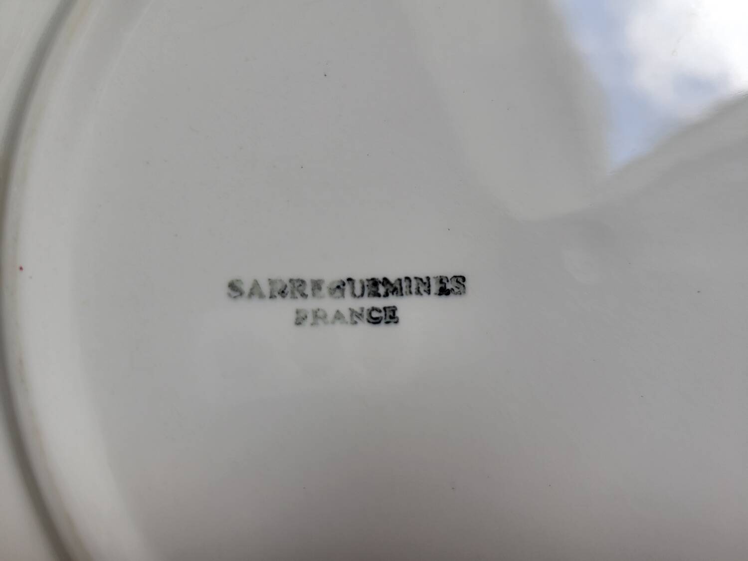 Deep dish with Sarreguemines bouquet