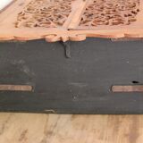 Wall cabinet to hang