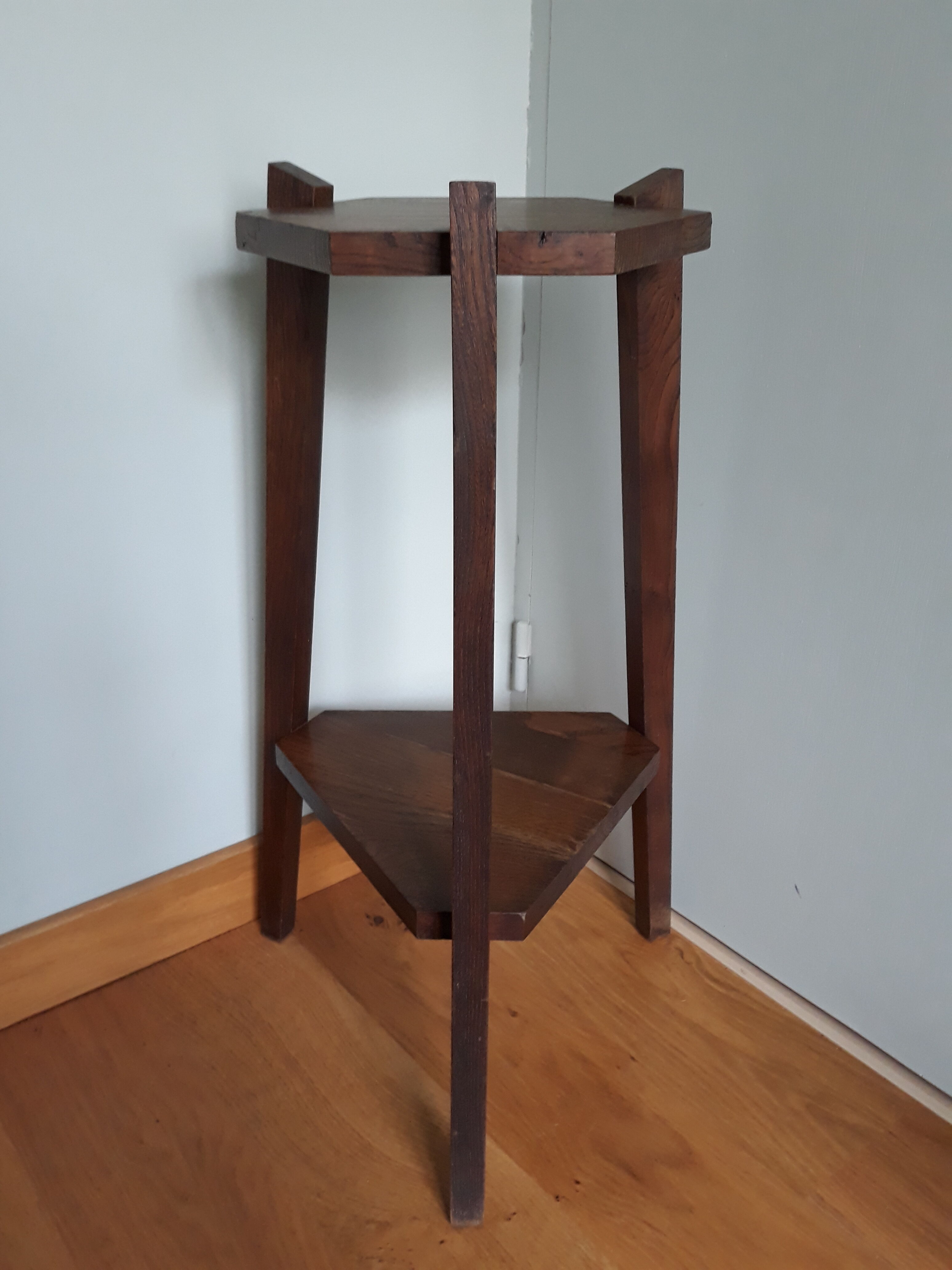 Tripod harness plant holder