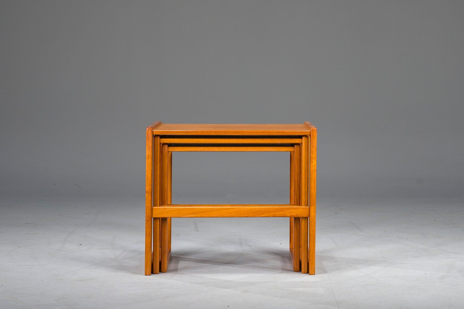 Tables gigognes scandinaves modernes en teck du milieu du siècle, années 1960, lot de 3